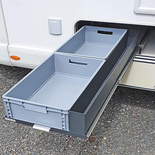 Wohnmobil Seiten- oder Unterflurauszug für Euroboxen und zusätzlicher Metallbox verbaut in einem Euramobil